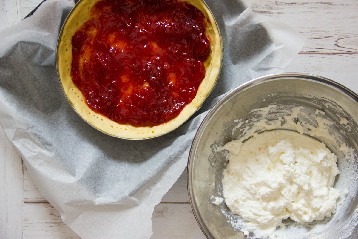 Crostata di ricotta e confettura di fragole