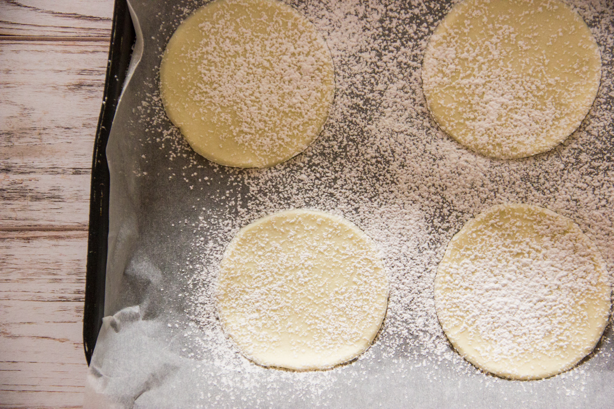 millefoglie con crema chantilly e gocce di cioccolato