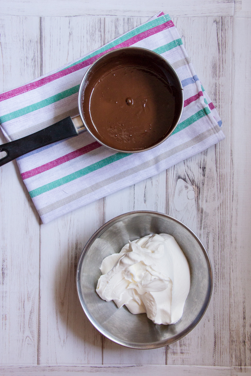 Mousse al cioccolato fondente e lamponi