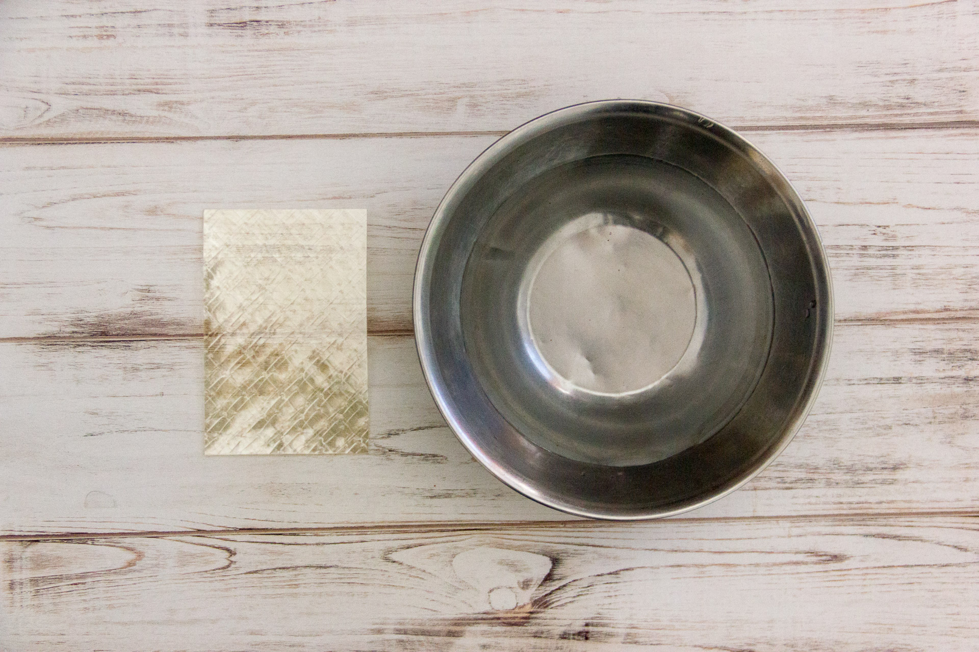 Immergiamo la gelatina nell'acqua fredda