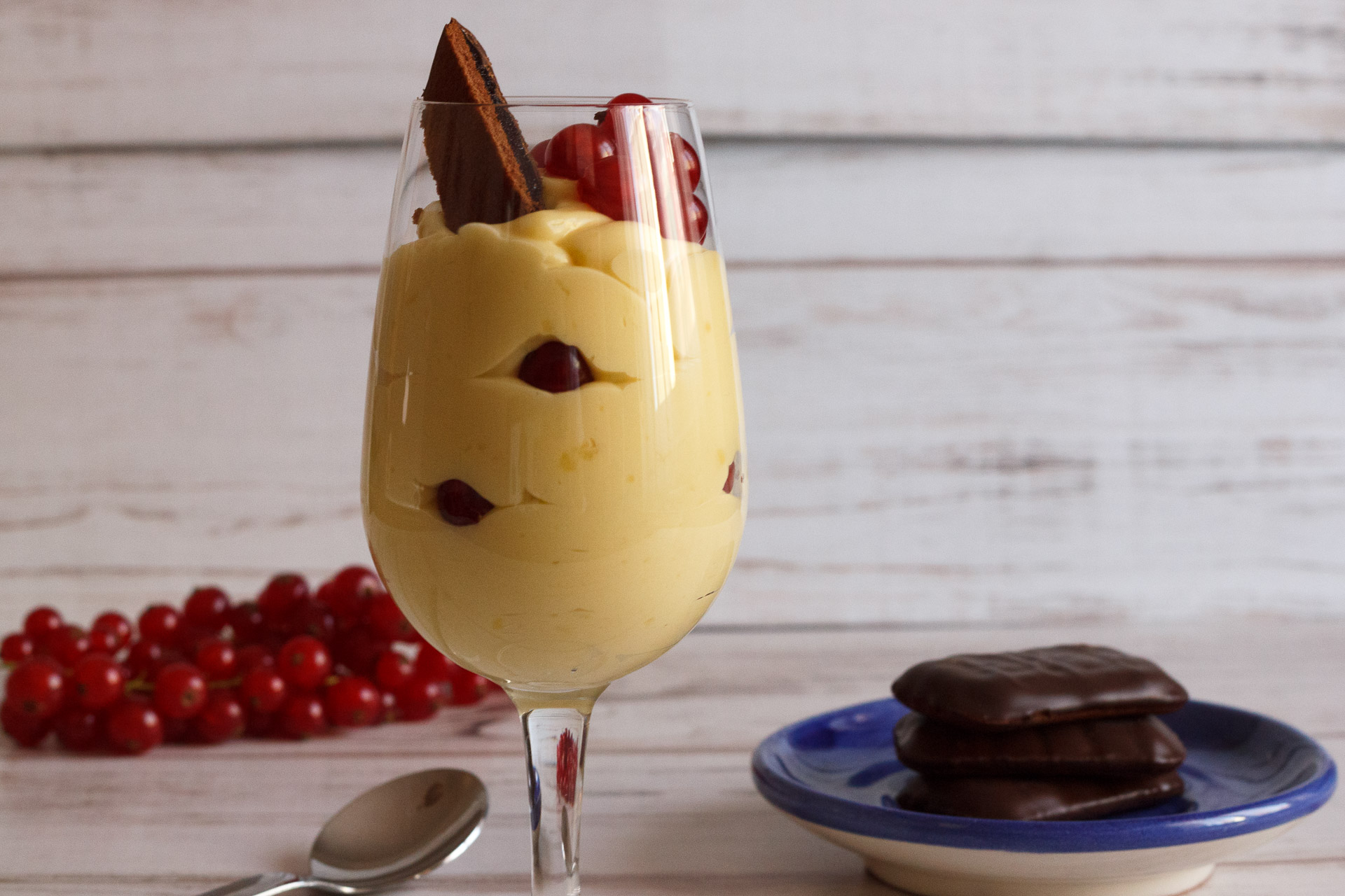 bicchierino alla crema pasticcera al porto e ribes