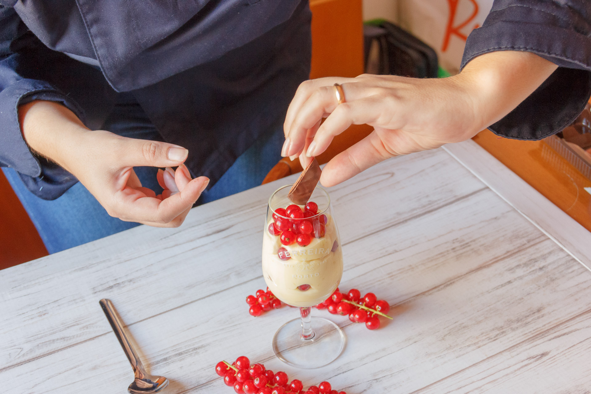 bicchierino alla crema pasticcera al porto e ribes