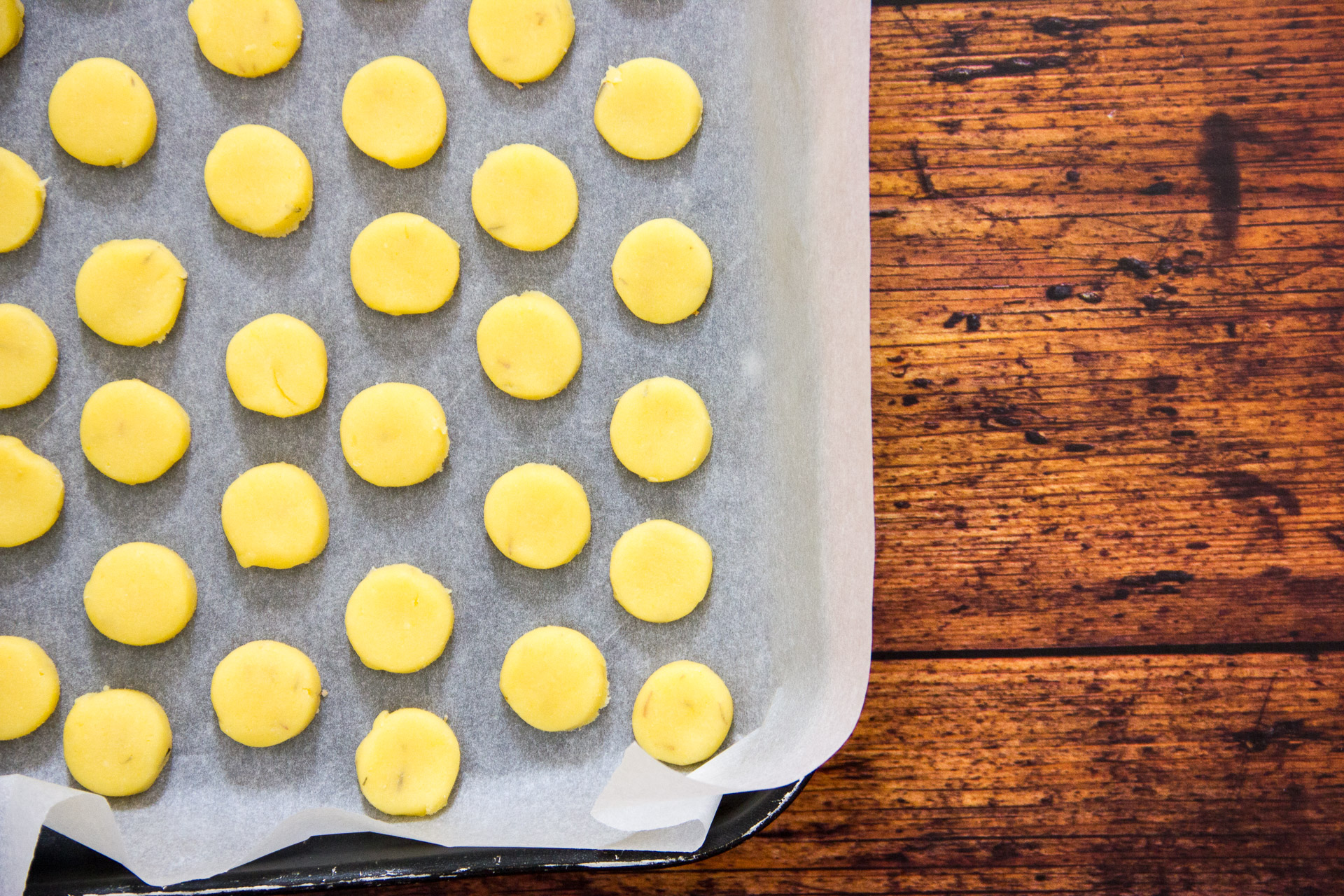 Biscottini al timo e pecorino pronti da infornare