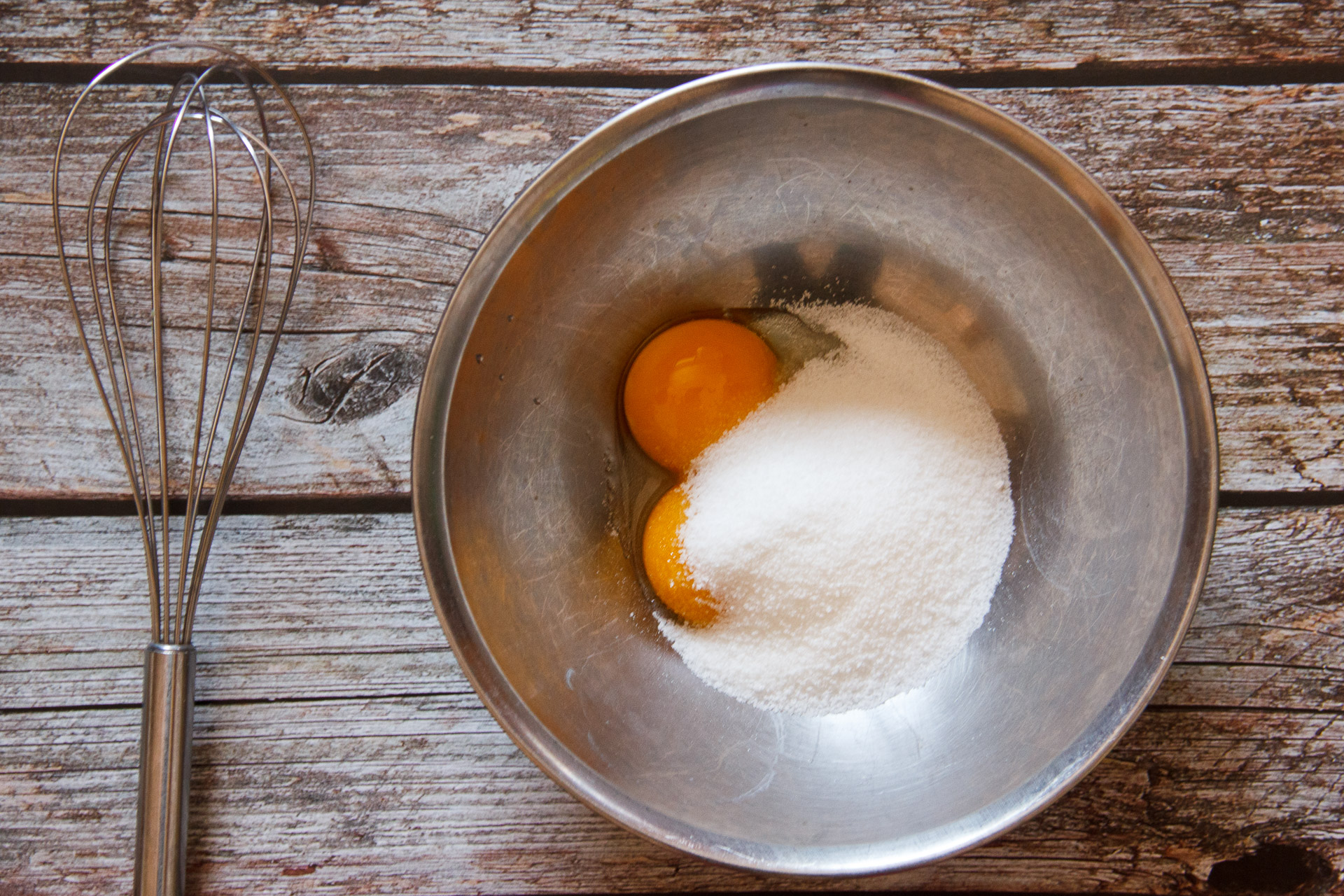 uova e zucchero per crema pasticcera