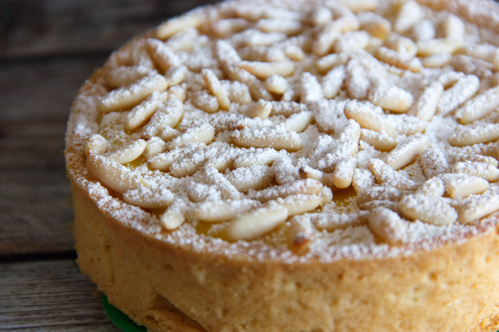 torta della nonna al limone sfornata