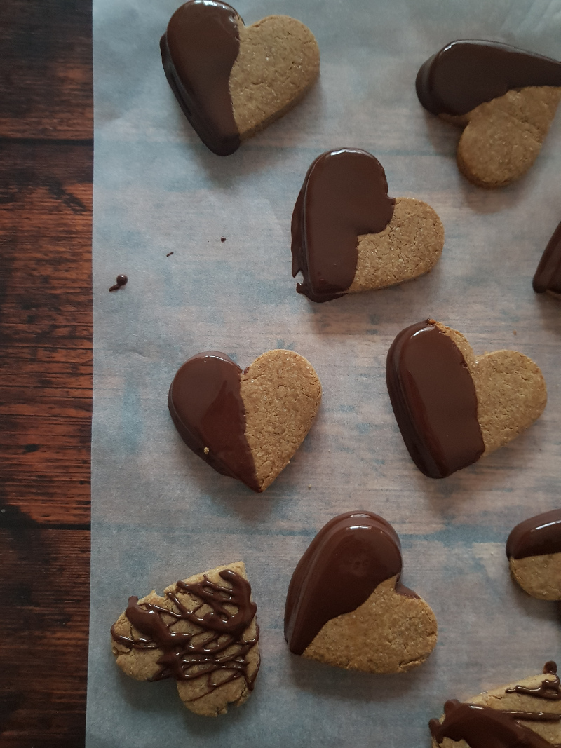biscotti vegan al farro, castagne e cioccolato fondente