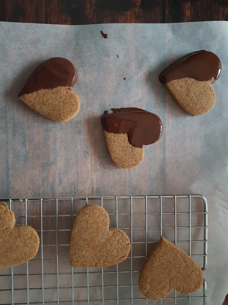 biscotti vegan al farro, castagne e cioccolato fondente
