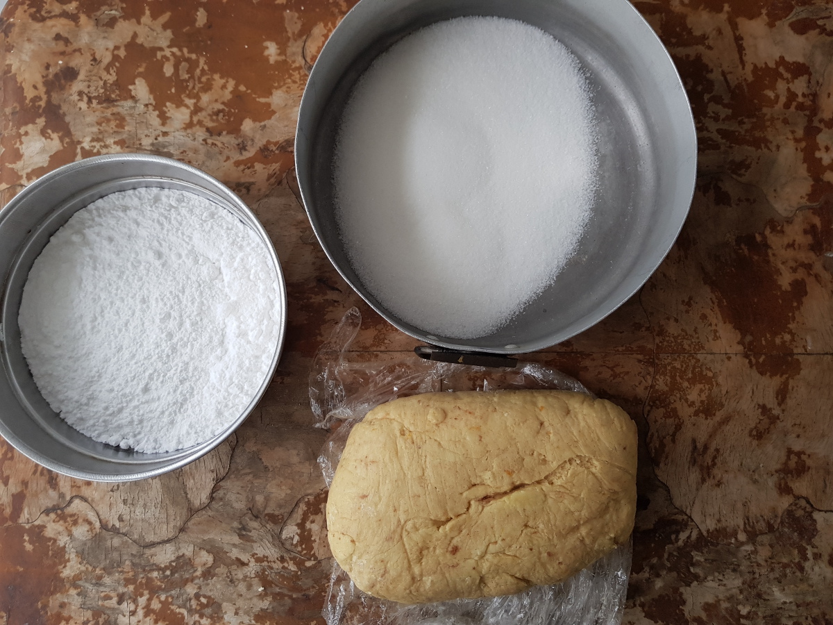 Impasto per i crinkle cookies con i vari zuccheri