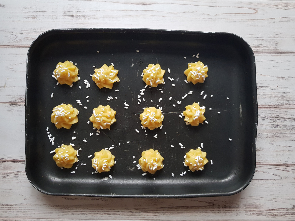 Bigné con la granella di zucchero