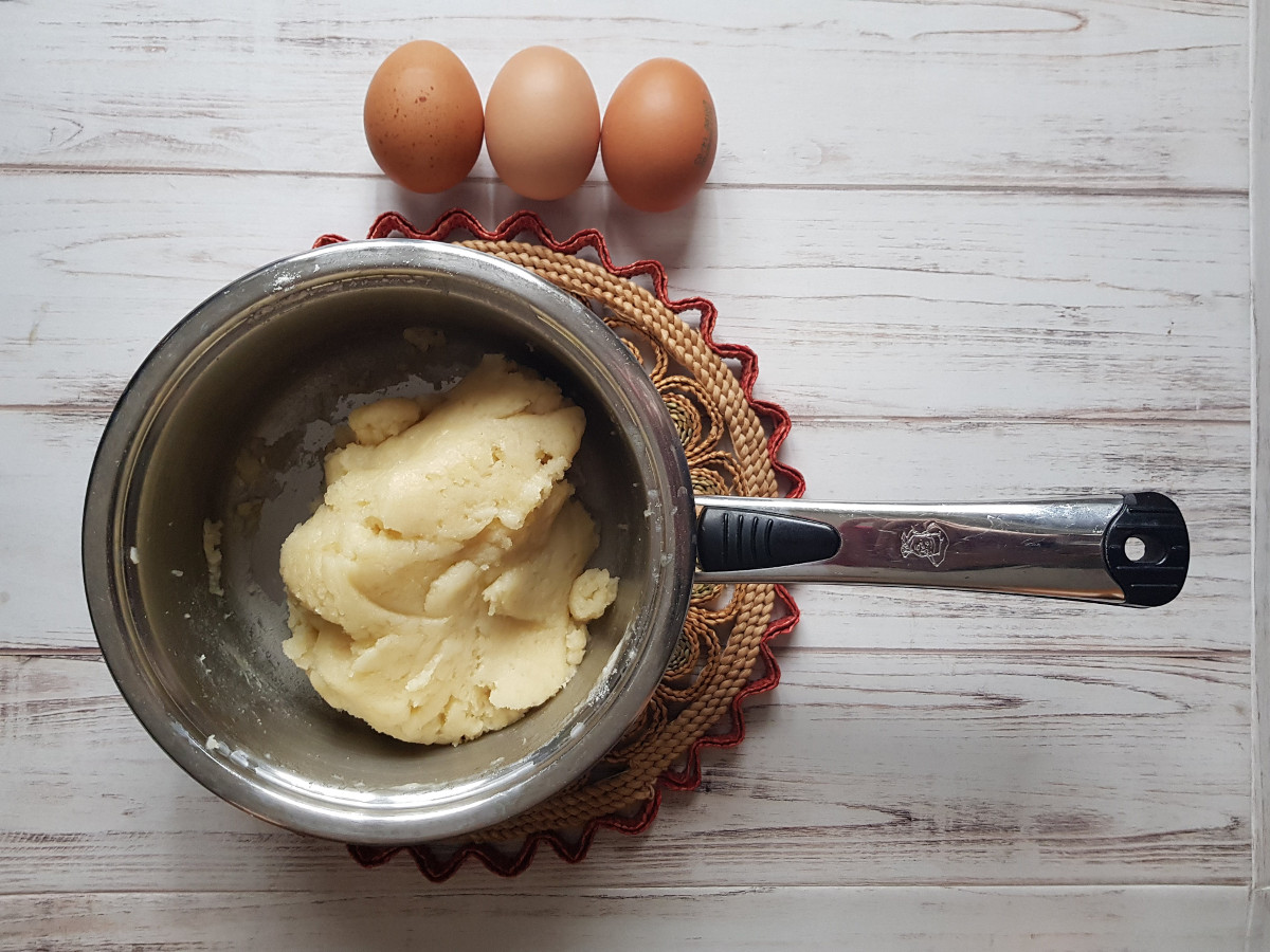 Pasta choux in preparazione