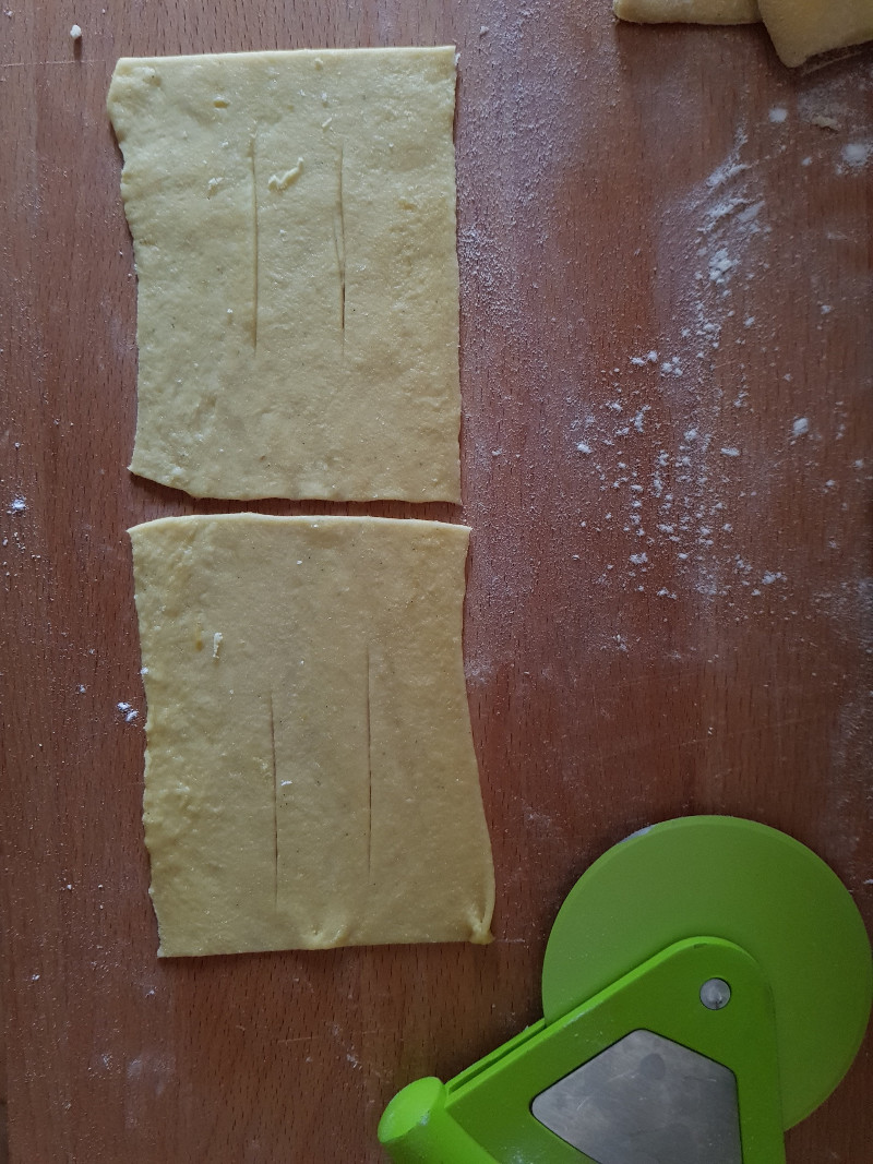 Scopri la ricette delle chiacchiere perfette di Iginio Massari.