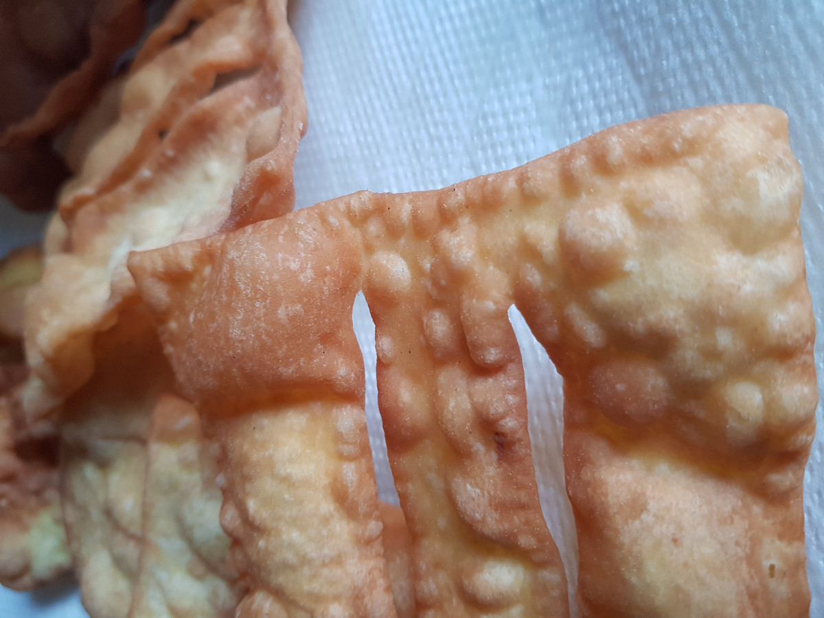 Scopri la ricette delle chiacchiere perfette di Iginio Massari.