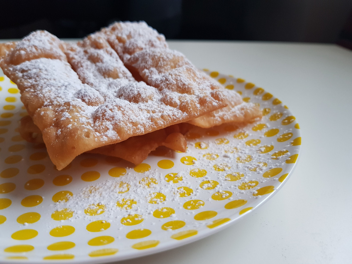 Scopri la ricette delle chiacchiere perfette di Iginio Massari.