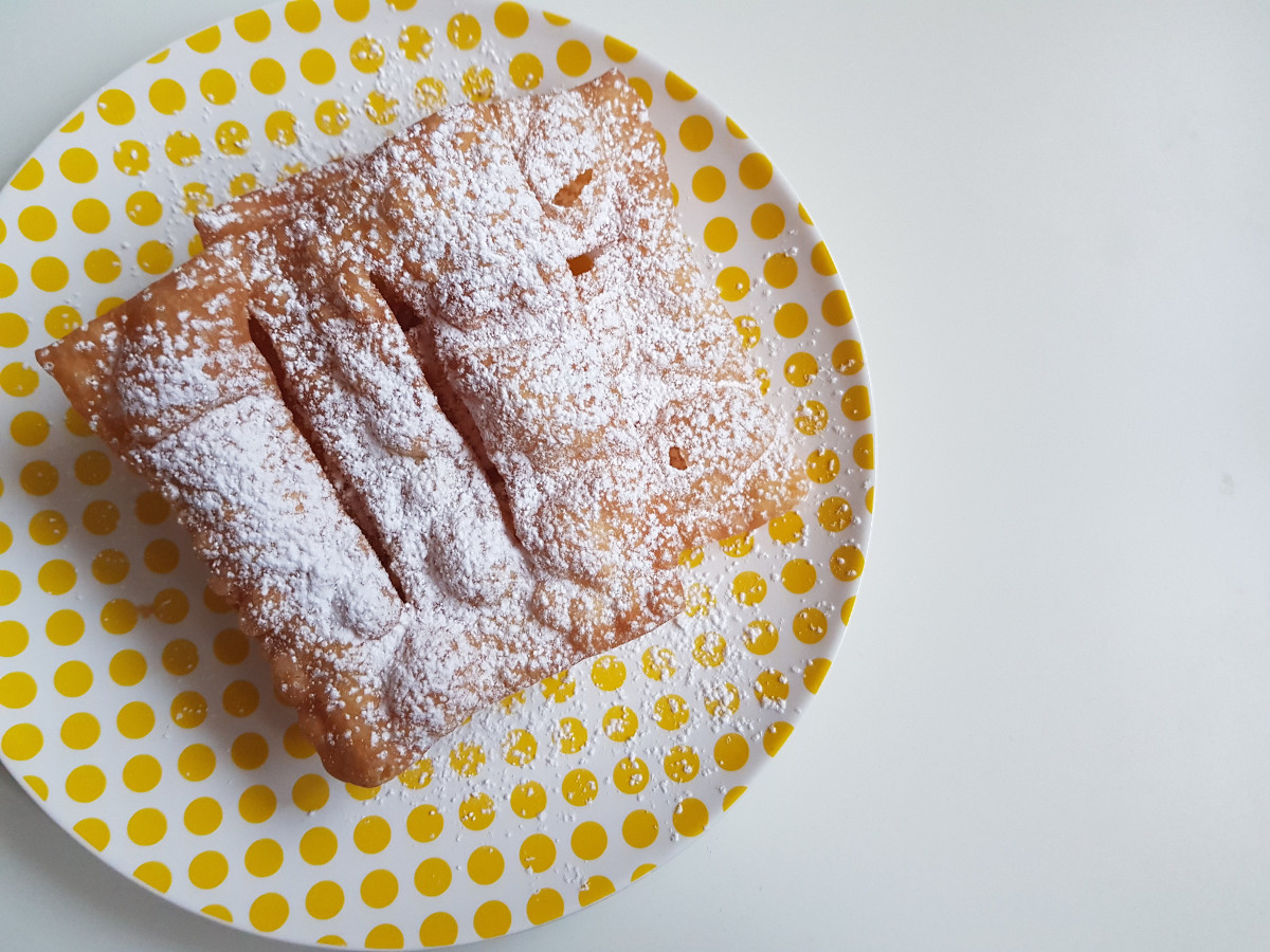 Scopri la ricette delle chiacchiere perfette di Iginio Massari.