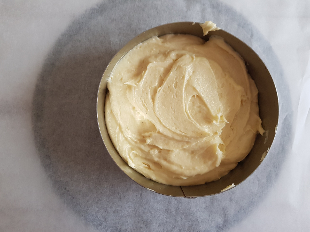 La base pronta per essere infornata