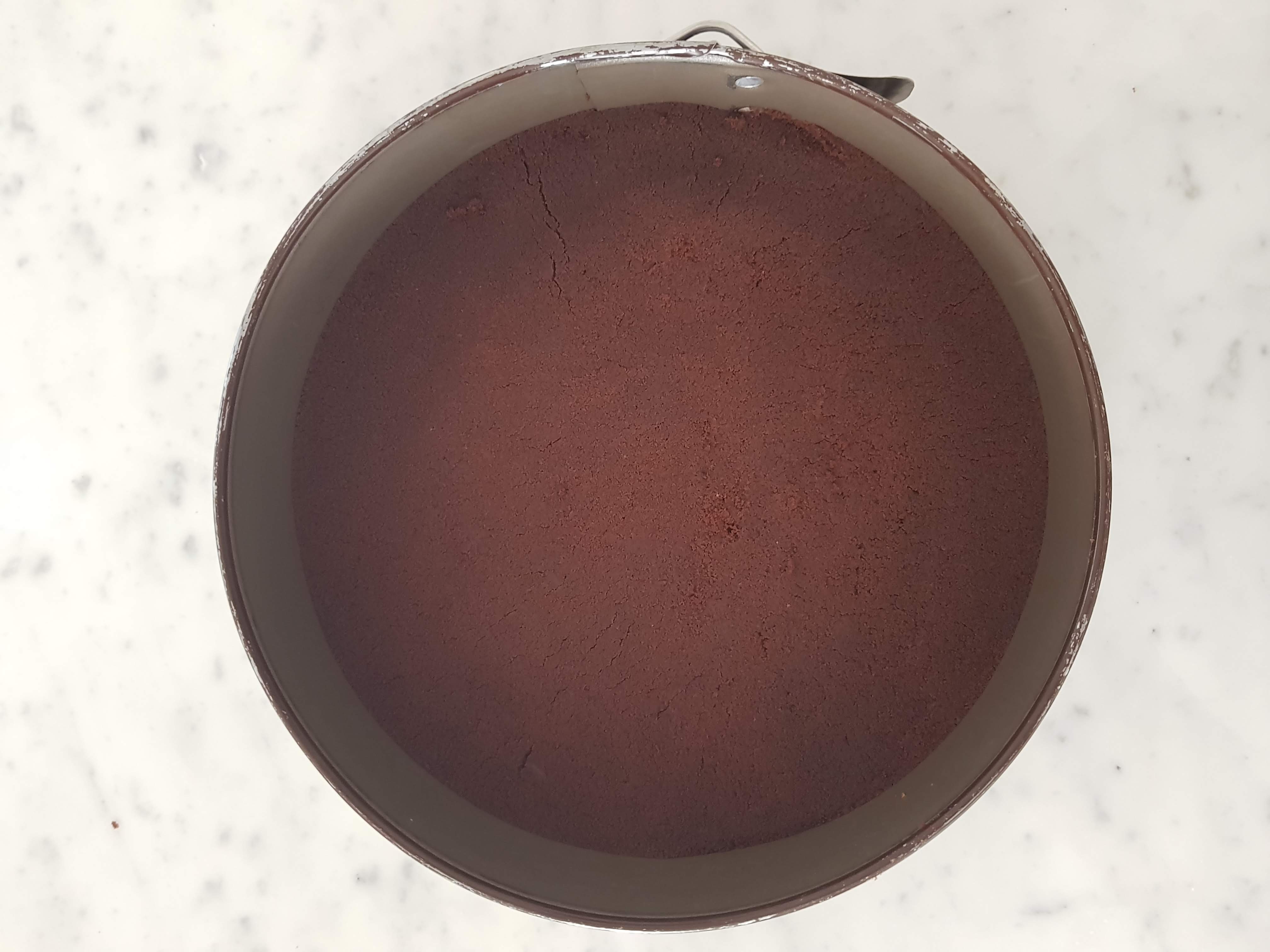 La base della Cheesecake al cioccolato senza cottura