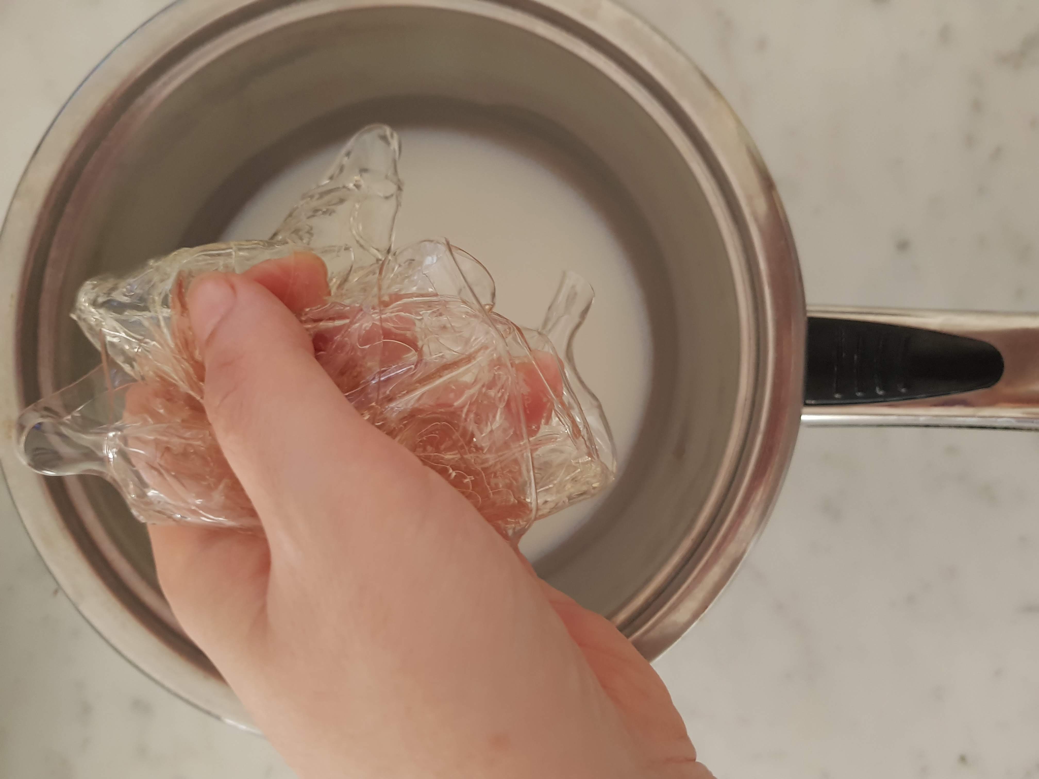 Gelatina aggiunta alla Cheesecake al cioccolato senza cottura