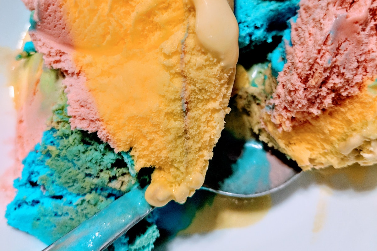 Come riconoscere il gelato artigianale: il colore