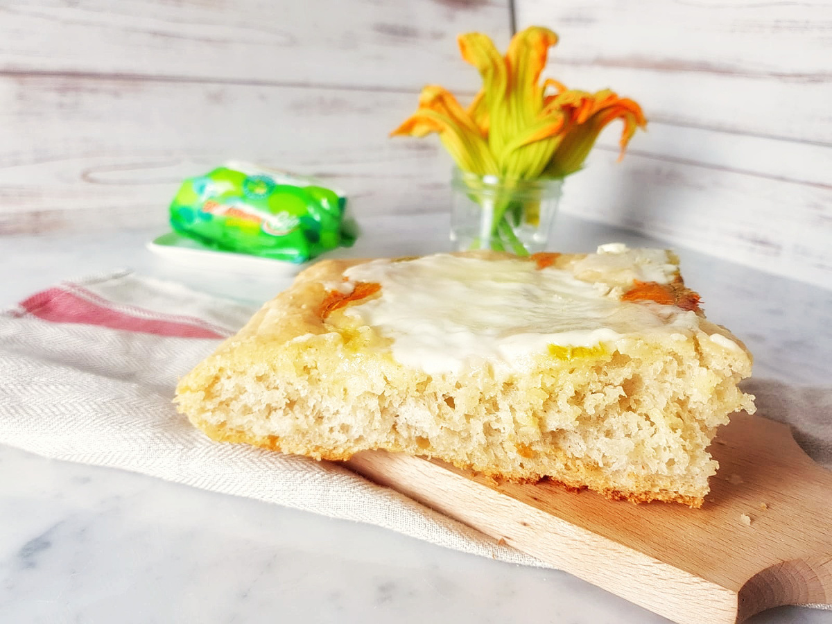 Crunch con stracchino e fiori di zucca