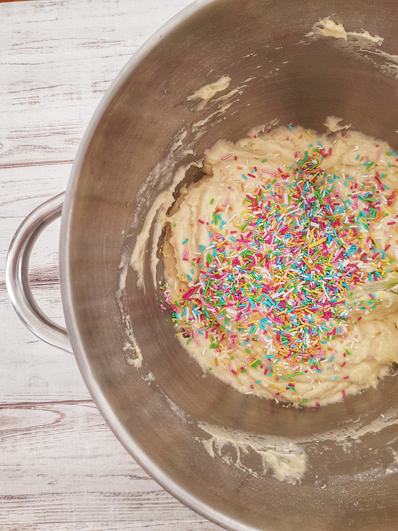 Impasto sprinkle cake