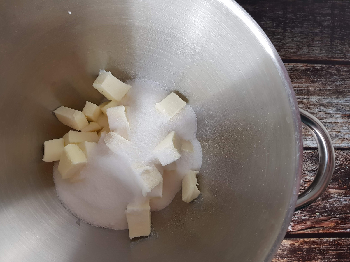 burro, zucchero per preparare i biscotti