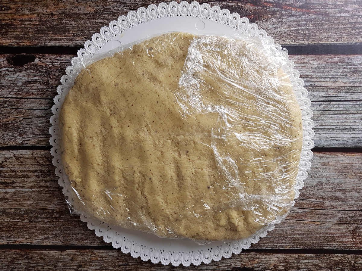 Far riposare la pasta frolla dei biscotti in frigo