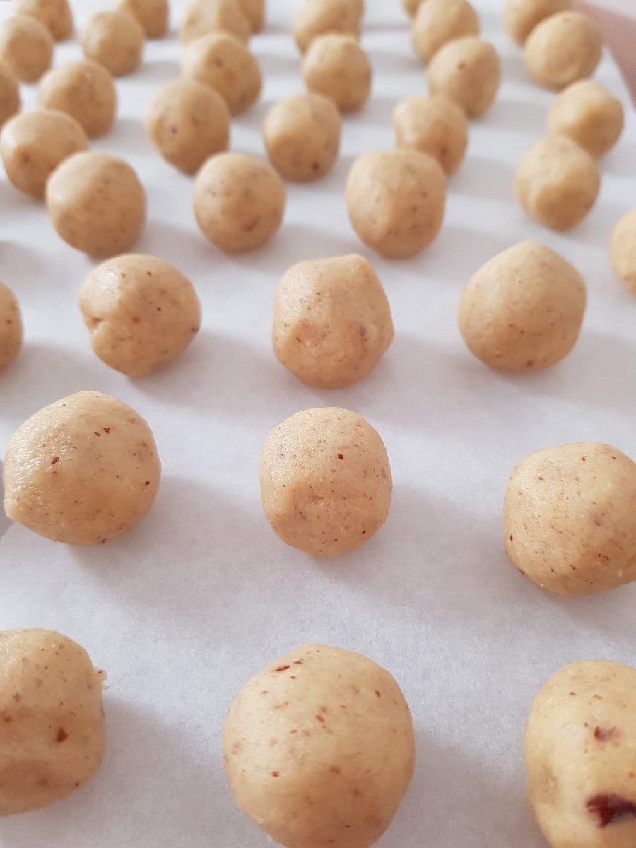 Preparare i biscotti alle nocciole