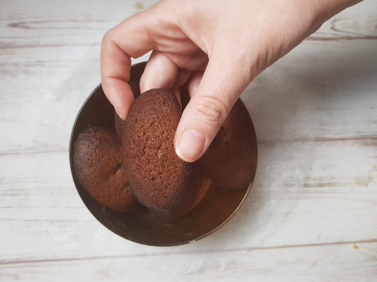 Scopri la ricetta delle madeleine al cioccolato