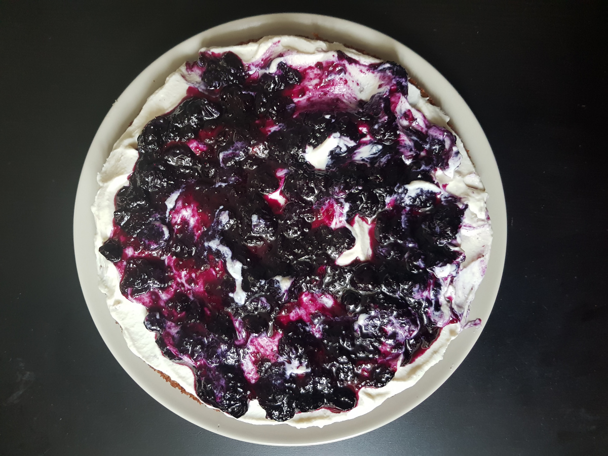 Torta al grano saraceno, crema di ricotta e confettura di mirtilli