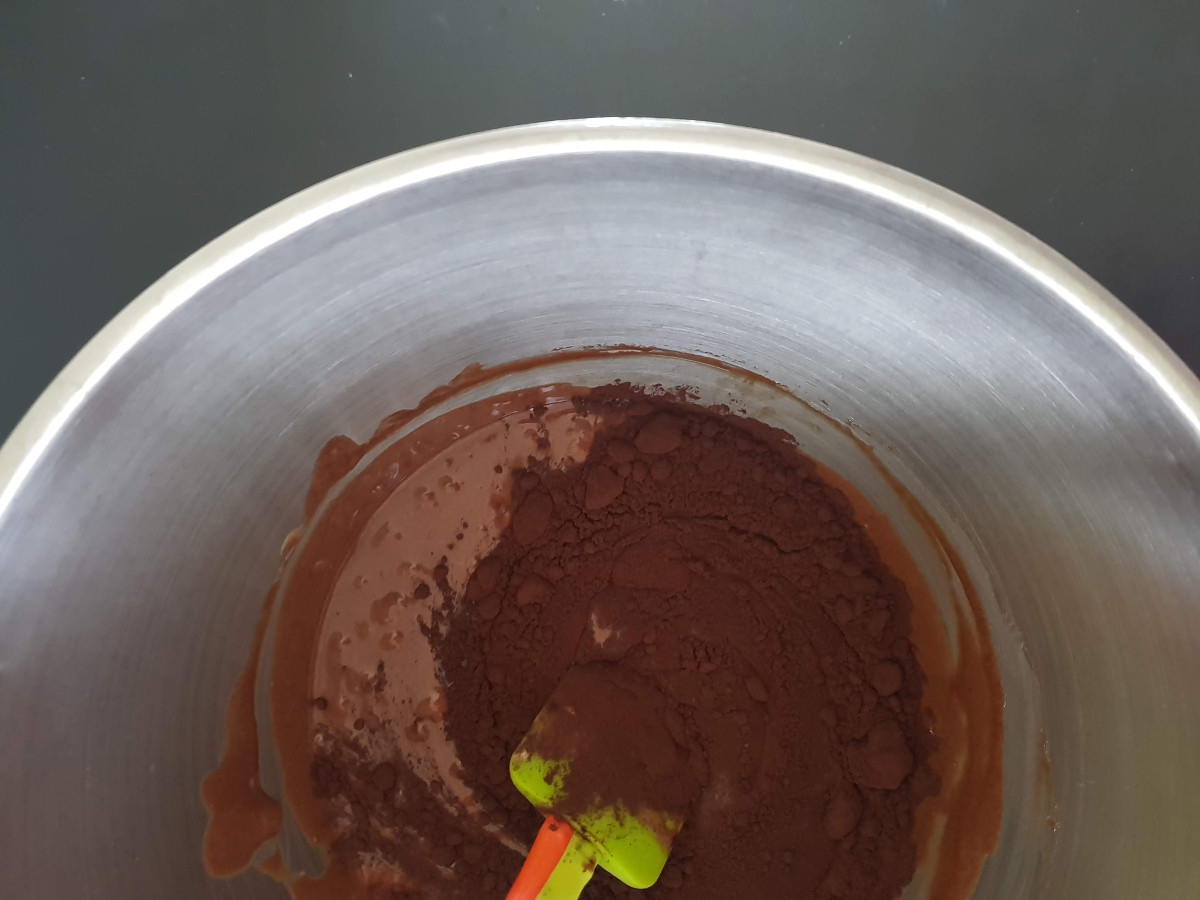 Aggiungi il cacao amaro all'impasto